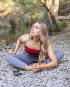 ashleyniccoleacro nudes|AshleyNiccoleAcro Yoga Pose